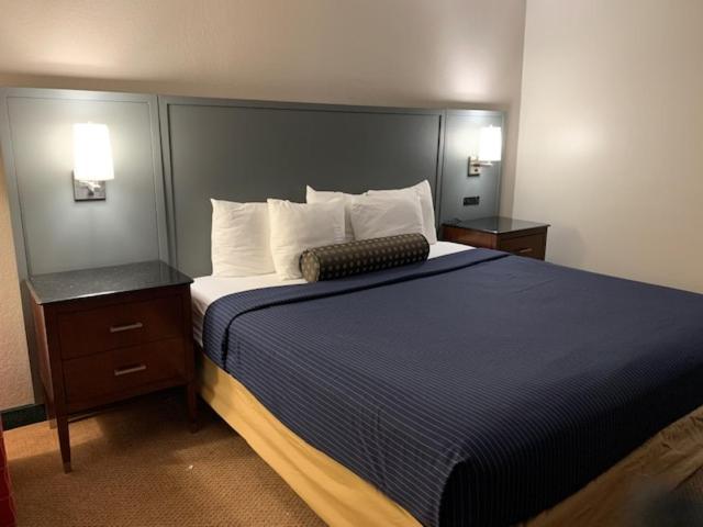 Days Inn By Wyndham Great Lakes Naval Base North Chicago Exterior photo