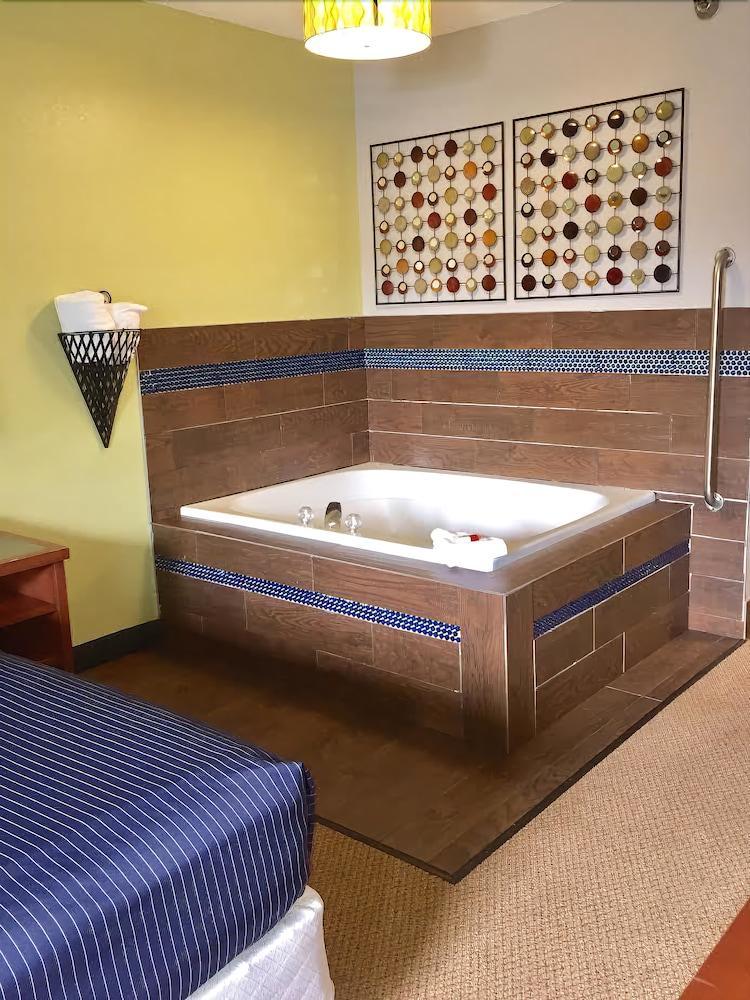Days Inn By Wyndham Great Lakes Naval Base North Chicago Exterior photo