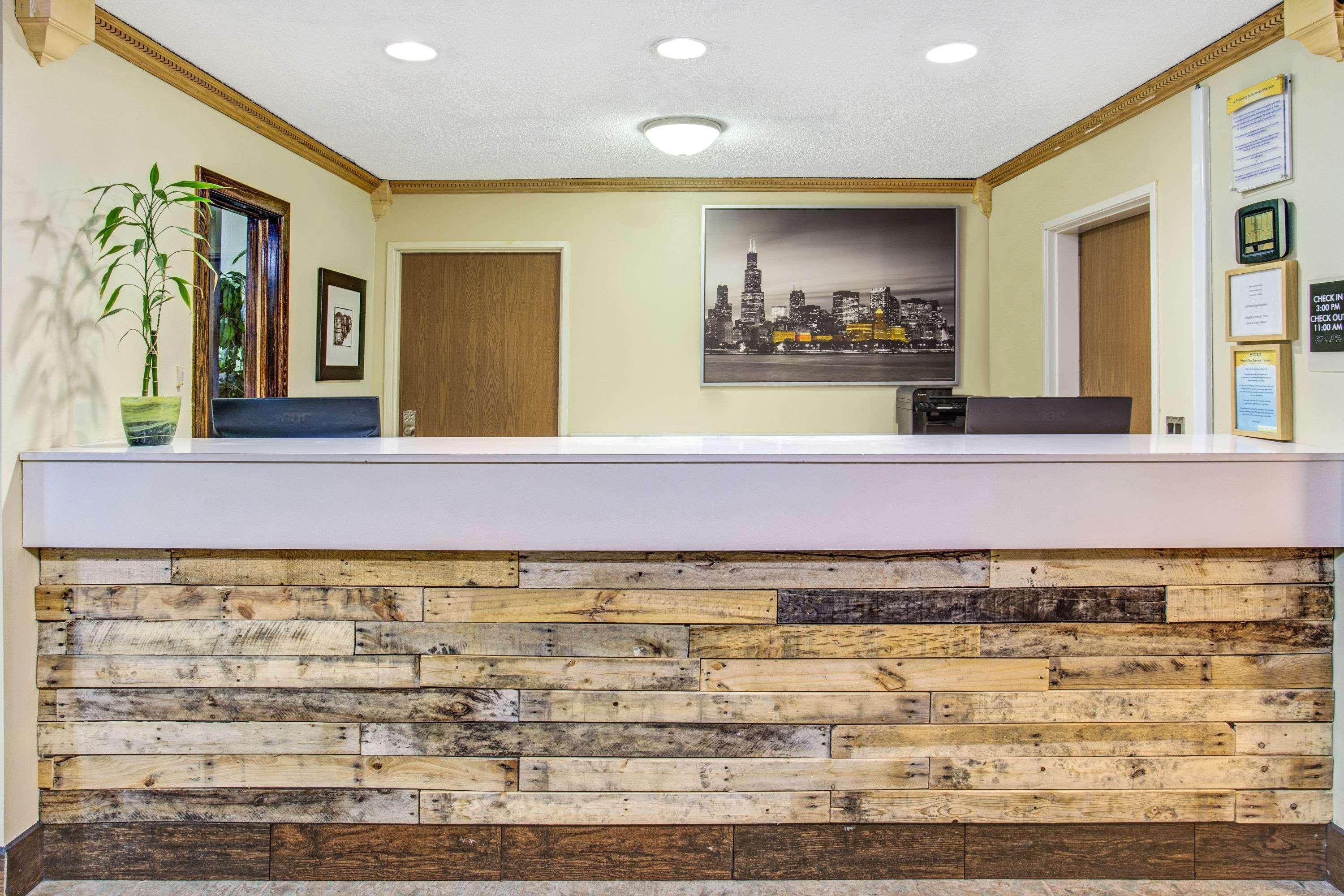 Days Inn By Wyndham Great Lakes Naval Base North Chicago Exterior photo