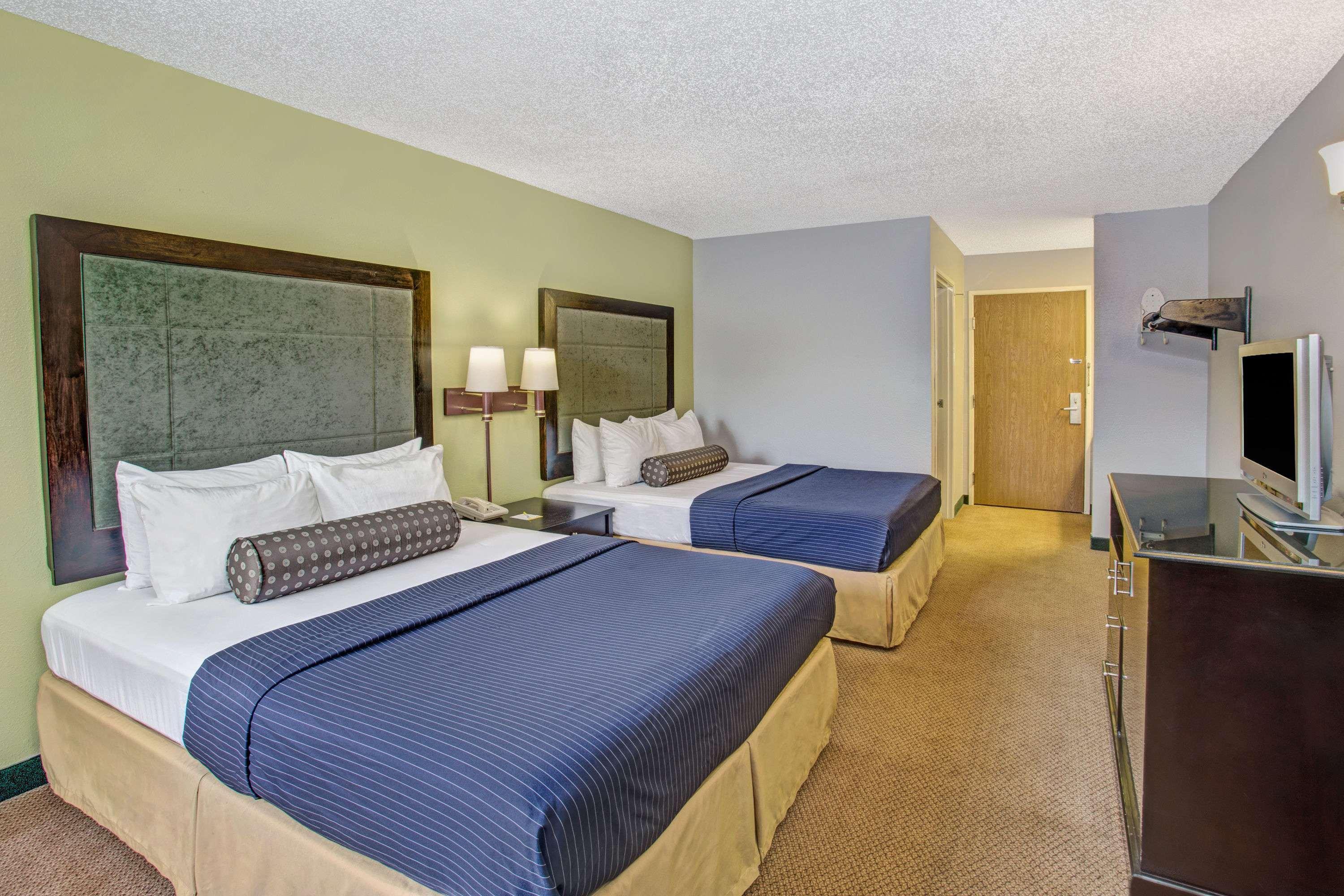 Days Inn By Wyndham Great Lakes Naval Base North Chicago Exterior photo