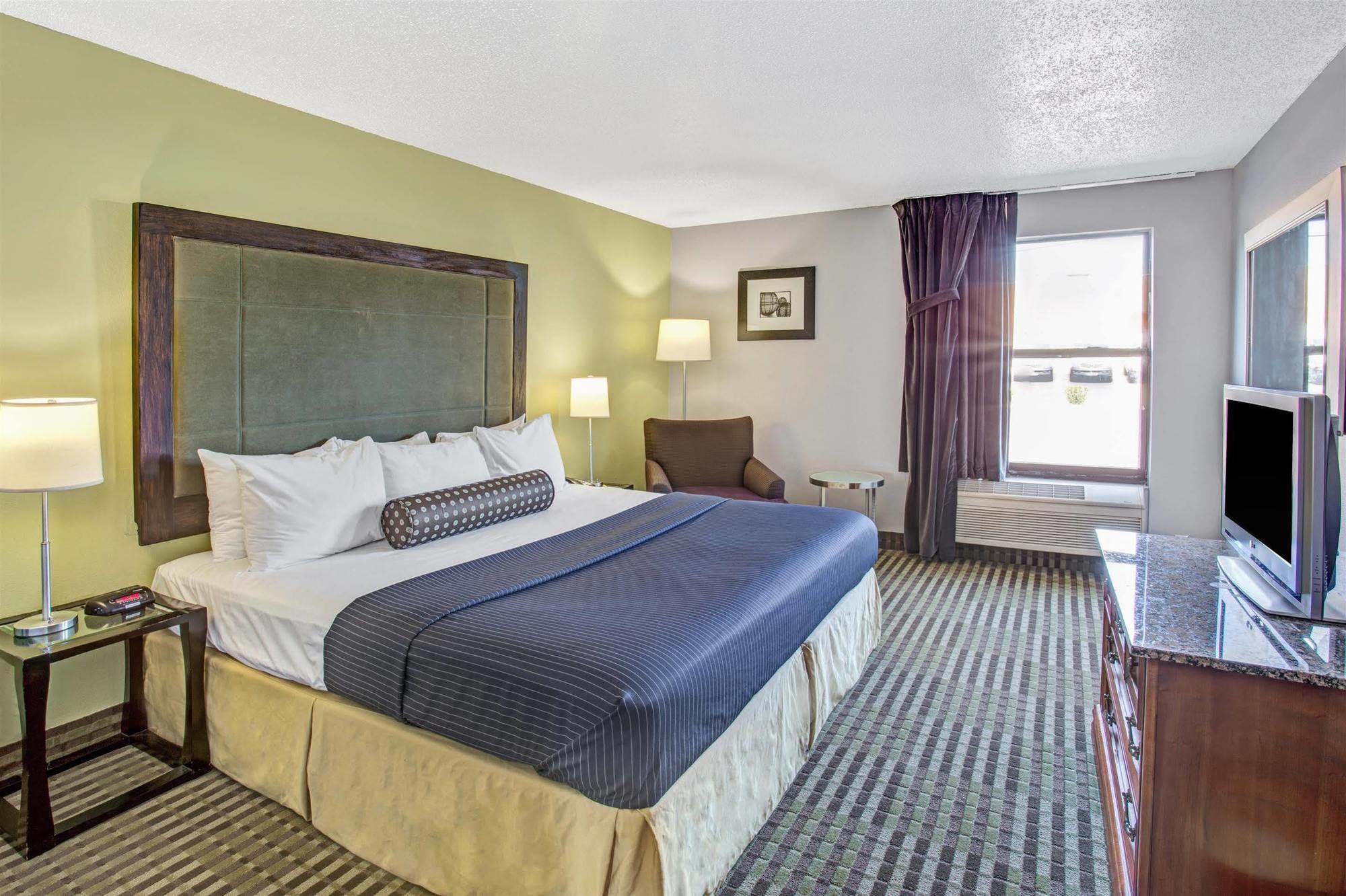 Days Inn By Wyndham Great Lakes Naval Base North Chicago Exterior photo