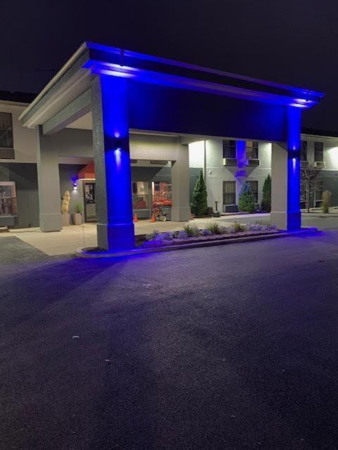 Days Inn By Wyndham Great Lakes Naval Base North Chicago Exterior photo